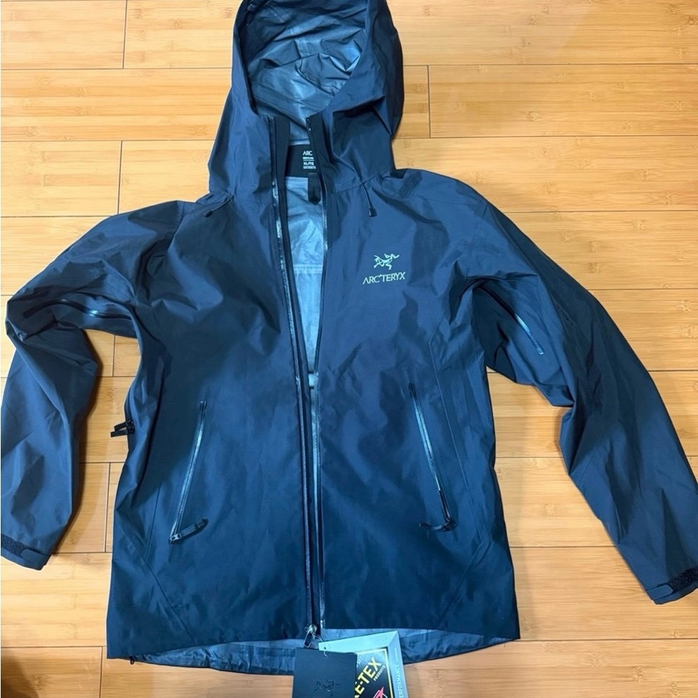 NWT Arc'teryx Sawyer GORE-TEX Men's Rain Jacket
